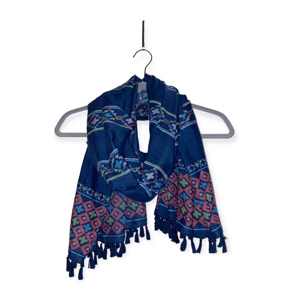 Hollister light woman’s paisley scarf